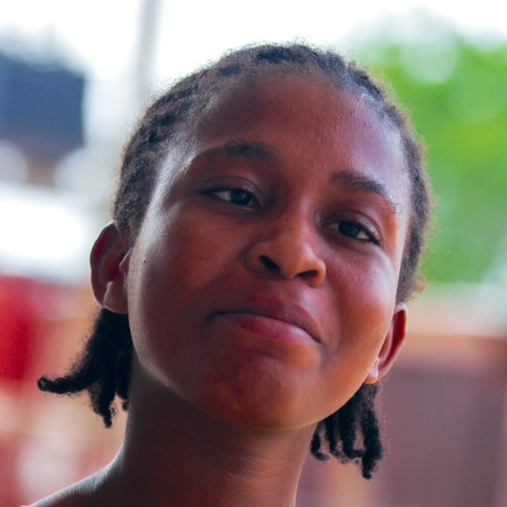 lizzy headshot PHOTO-2025-05-01-12-35-55 lizzy headshot PHOTO-2025-05-01-12-35-55